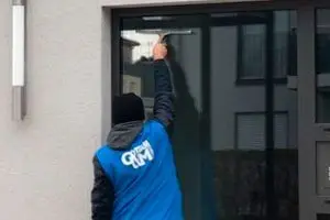 Fensterreinigung in einer neu gebauten Wohnung