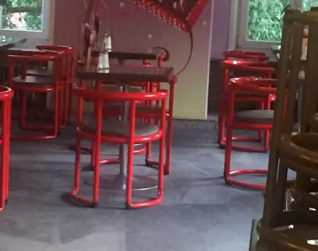Gereinigter Teppich im Café Münchner Freiheit