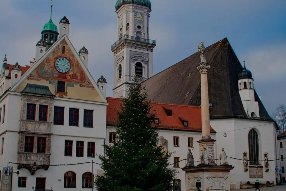 Historische Innenstadt von Freising mit Rathaus und Pfarrkirche St. Georg