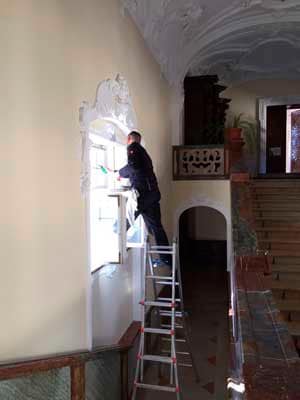 Fensterreinigung im Schloss Hohenaschau