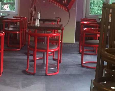 gereinigter Teppich im Café Münchner Freiheit