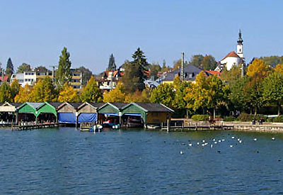 Blick auf Starnberg vom See aus